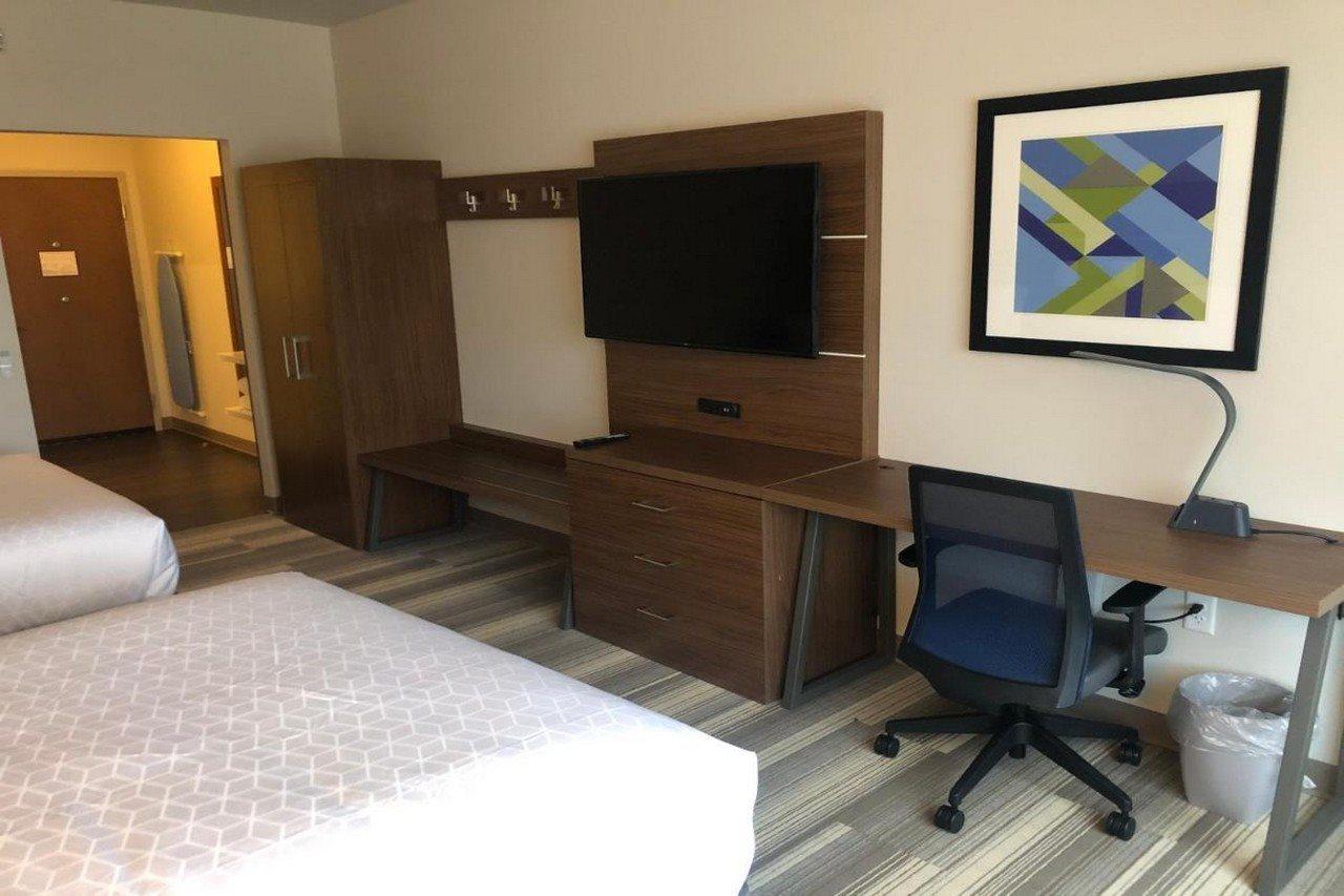 Holiday Inn Express & Suites Madison By Ihg Exterior foto