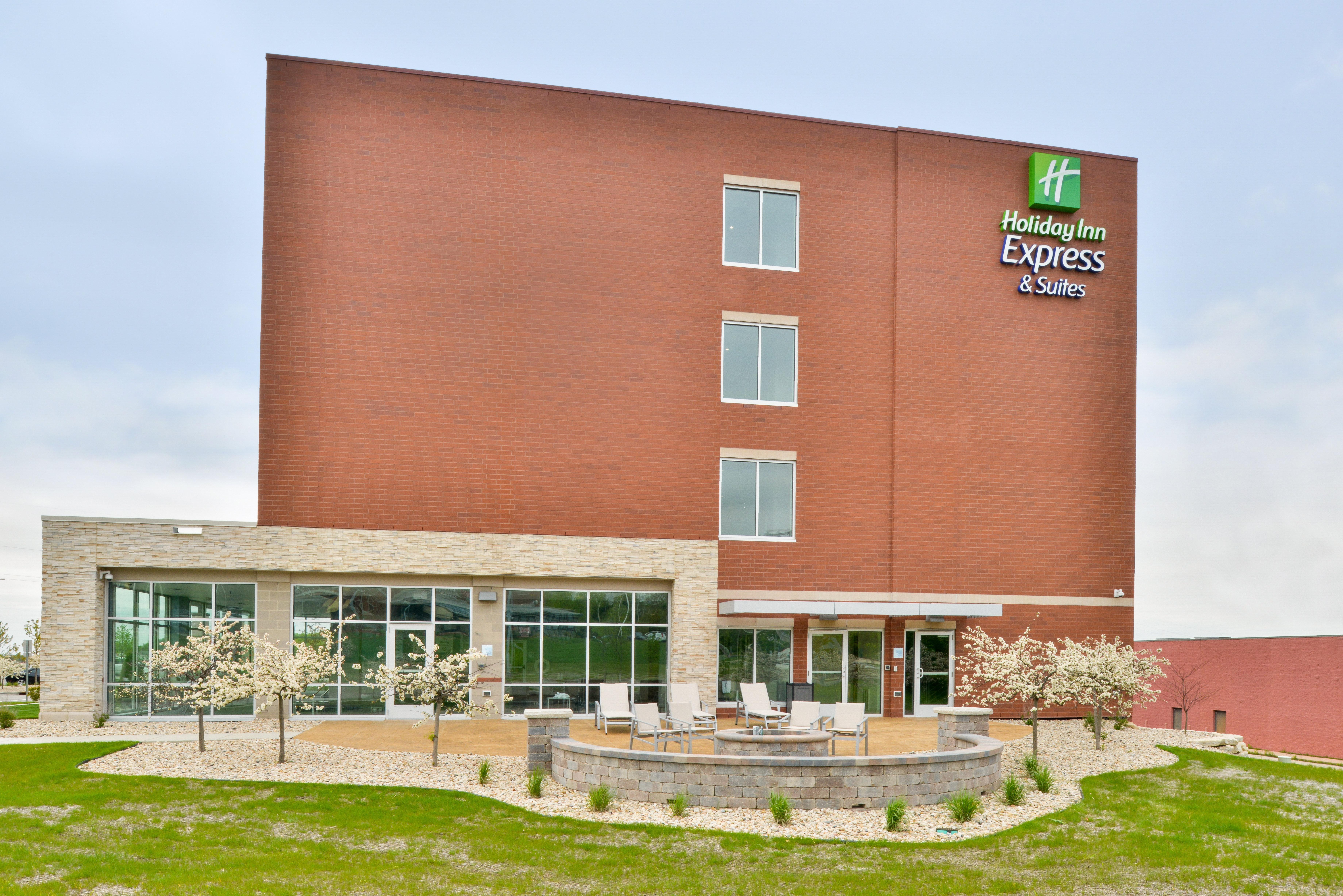 Holiday Inn Express & Suites Madison By Ihg Exterior foto